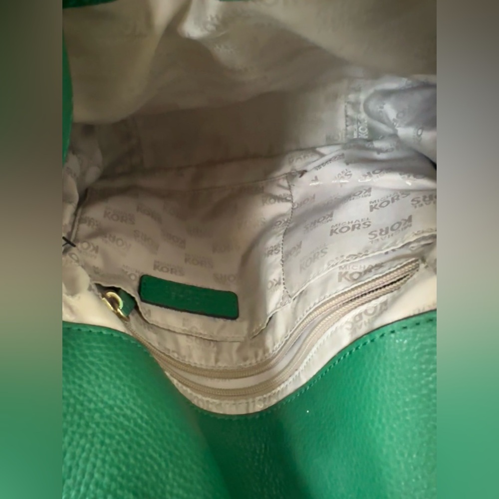 Michael Kors Bedford Tassel green pebbled leather crossbody bag - Picture 9 of 9